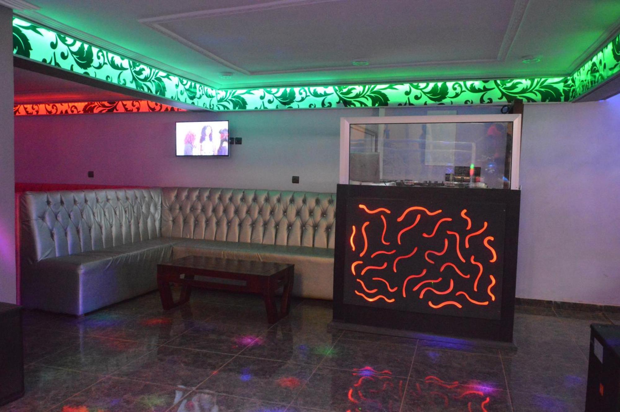 Nikita Hotel Yaounde Ngoại thất bức ảnh
